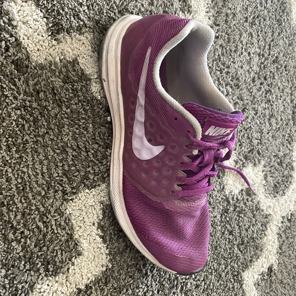 Nike tennis goes size 6